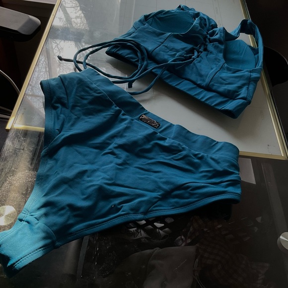 GYMSHARK  High Support Swimsuit 🦈 - Picture 4 of 9